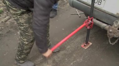 Jacking up the car to change a wheel