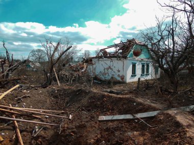 Rus bombardımanından sonra yıkılan ev