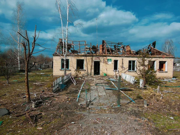 Разрушенный Дом После Российских Бомбардировок — стоковое фото