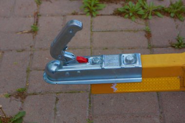 Karavanı arabaya bağlıyorum.