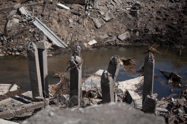 Köprü Ruslar tarafından yok edildi.