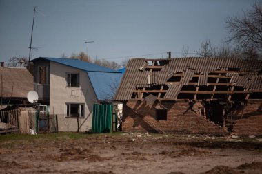 Rus bombasıyla vurulduktan sonra yıkılan ev