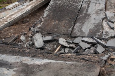 Rus hava saldırısından sonra köprü yıkıldı