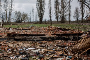 Rus bombasından sonra Ukrayna 'daki ev yıkıldı