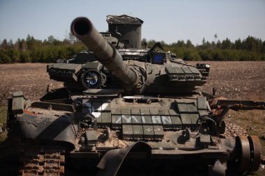 Rus tankı V işaretli bir mayında havaya uçtu.