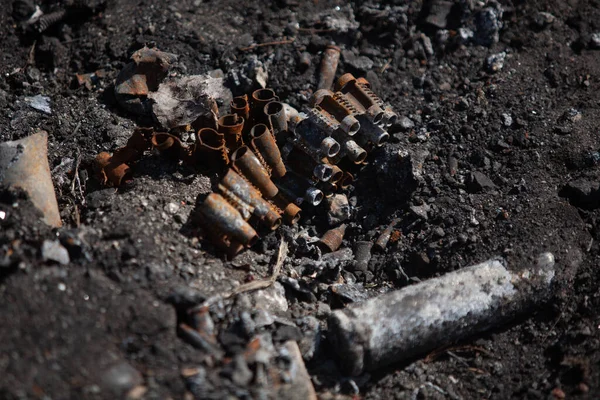 Asfaltta paslı makineli tüfek kemeri