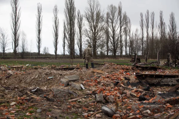 Rus bombasından sonra Ukrayna 'daki ev yıkıldı