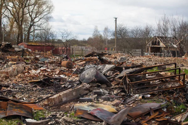 Rus bombasından sonra Ukrayna 'daki ev yıkıldı