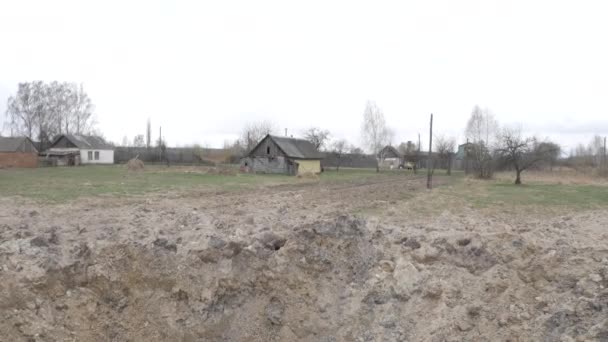 Rus Bombasından Sonra Büyük Bir Krater — Stok video