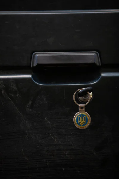 Anahtarı mızraklı anahtarlık.