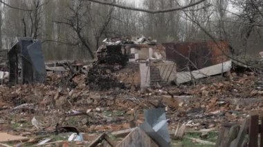 Rus bombasıyla vurulduktan sonra yıkılan ev
