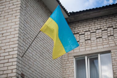 Bina duvarında Ukrayna bayrağı