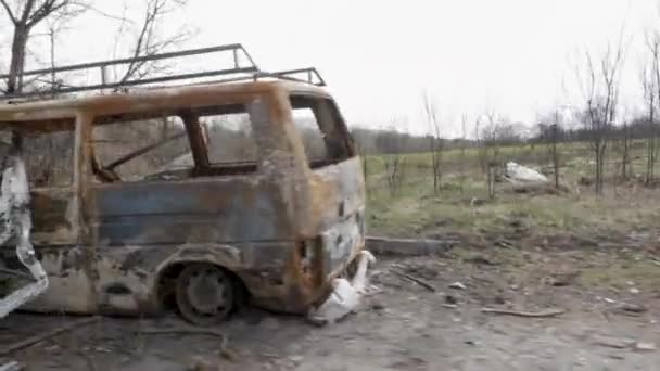 ロシア軍に爆破されたミニバス — ストック動画