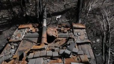 Rus tankı yola yakın bir madende havaya uçtu.