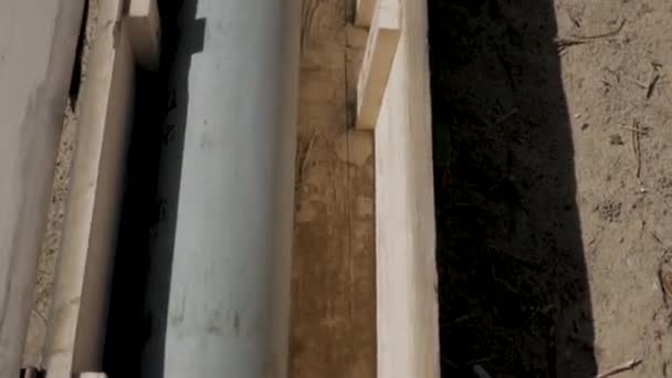 ロシアのグレードロケットと放棄された木製の箱 — ストック動画