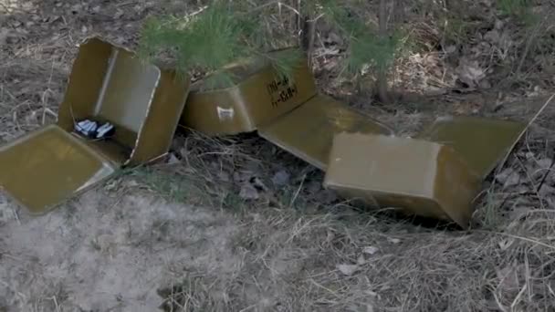 Caixas Ferro Abandonadas Com Fusíveis Para Foguetes Grad — Vídeo de Stock