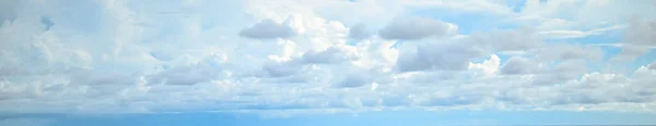 Beautiful Clouds Blue Sky Background Refreshing Natural Weather Panoramic Photo — Stock Photo, Image