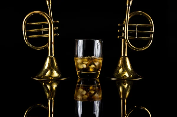 Two horns and a drink — Stock Photo, Image