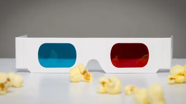 Disposable 3d glasses and popcorn — Stock Photo, Image