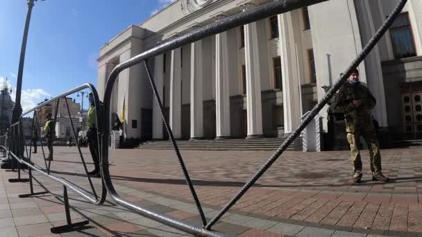 Az épület az ukrán parlament Kijevben - Verkhovna Rada ősszel, lassított felvétel — Stock videók