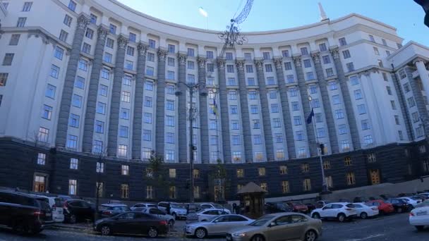 A construção do governo da Ucrânia em Kiev no outono — Vídeo de Stock