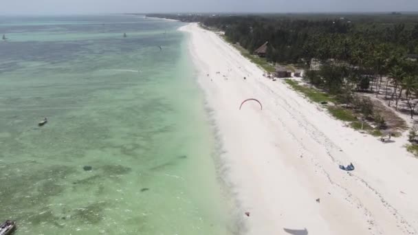 Tanzanya 'nın Zanzibar adasındaki kumsalın havadan görünüşü — Stok video