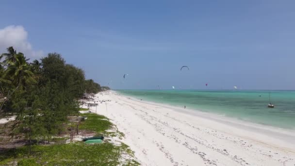 Widok z powietrza na plażę na wyspie Zanzibar, Tanzania — Wideo stockowe