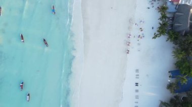 Tanzanya 'nın Zanzibar adasındaki kumsalın havadan görünüşü