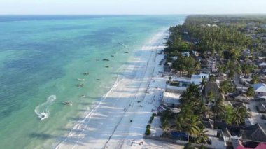 Tanzanya 'nın Zanzibar adasındaki kumsalın havadan görünüşü