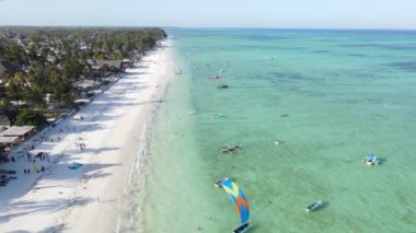 Tanzanya 'nın Zanzibar adasındaki kumsalın havadan görünüşü