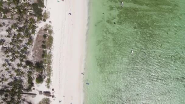 Widok z powietrza na plażę na wyspie Zanzibar, Tanzania — Wideo stockowe