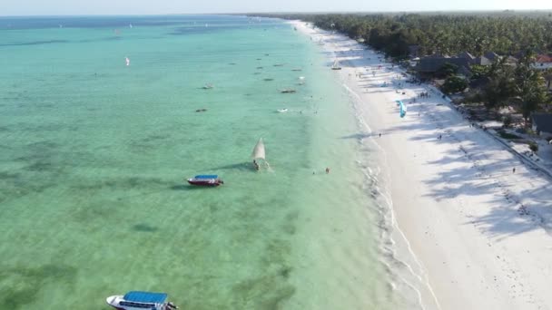 Vista aérea de la playa en la isla de Zanzíbar, Tanzania — Vídeo de stock