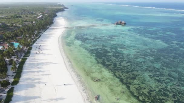 Vista aérea de la playa en la isla de Zanzíbar, Tanzania — Vídeos de Stock