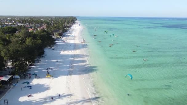 Vista aérea da praia na ilha de Zanzibar, na Tanzânia — Vídeo de Stock