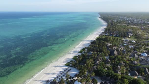 Uitzicht vanuit de lucht op het strand van Zanzibar eiland, Tanzania — Stockvideo