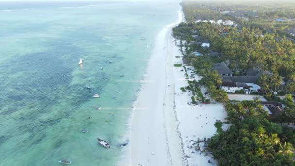 Vista aérea do oceano perto da costa de Zanzibar, Tanzânia — Vídeo de Stock