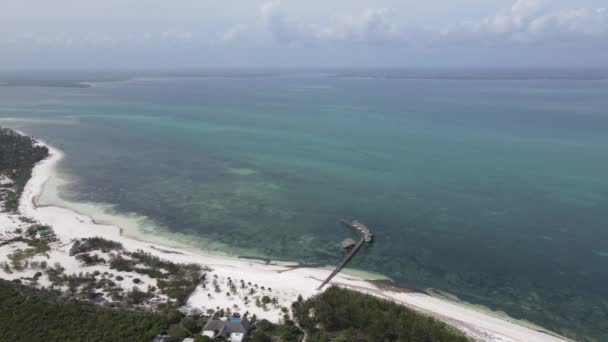 Letecký pohled na oceán u pobřeží Zanzibaru, Tanzanie — Stock video