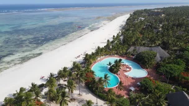 Vista aérea del océano cerca de la costa de Zanzíbar, Tanzania — Vídeos de Stock