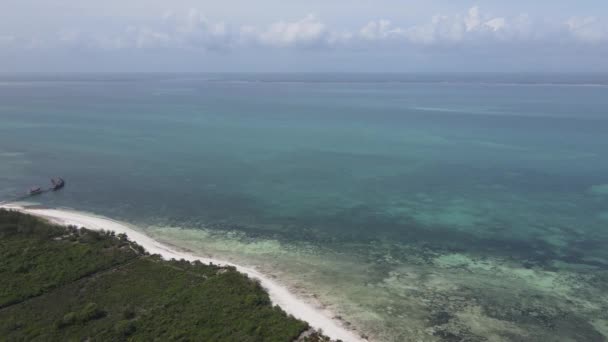 Ινδικός Ωκεανός κοντά στην ακτή της Ζανζιβάρης, Τανζανία — Αρχείο Βίντεο