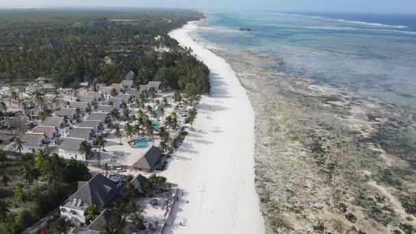 Havslandskap nära kusten i Zanzibar, Tanzania — Stockvideo
