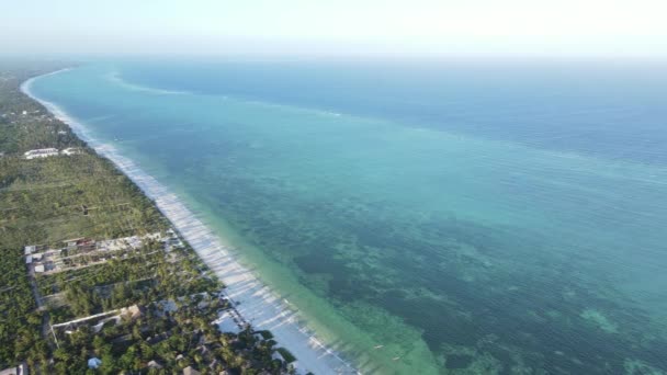 Zanzibar, Tanzanie - letecký pohled na Indický oceán — Stock video