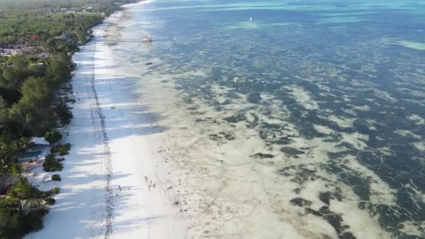 Zanzibar, Tanzania - Flygfoto över Indiska oceanen — Stockvideo