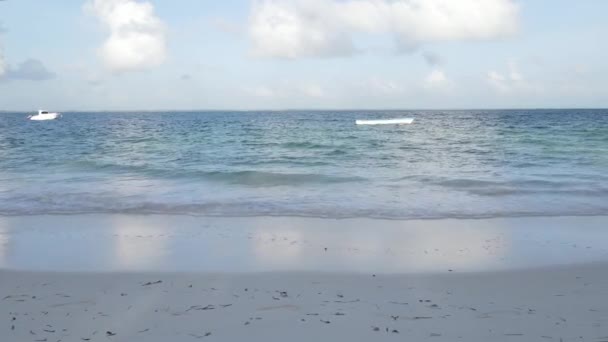 View from a height of the Indian Ocean near the coast of Zanzibar, Tanzania — Stock Video