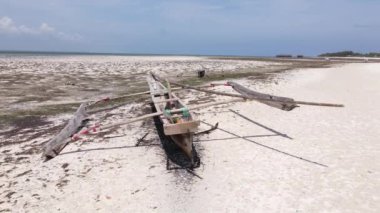 Zanzibar, Tanzanya - kıyıya yakın okyanusta gelgit