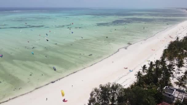 坦桑尼亚桑给巴尔海岸附近的风筝冲浪 — 图库视频影像