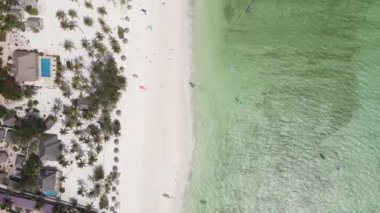 Okyanusta tekneler Tanzanya 'nın Zanzibar kıyısında.