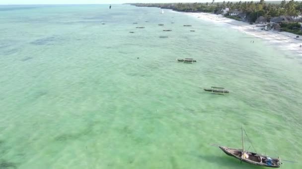 Hajók az óceánban, Zanzibár partjainál, Tanzániában — Stock videók