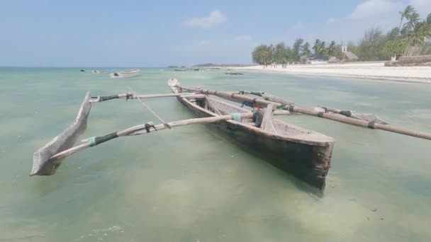 Nagranie Pokazuje Łódź Oceanie Wybrzeży Wyspy Zanzibar Tanzanii — Wideo stockowe