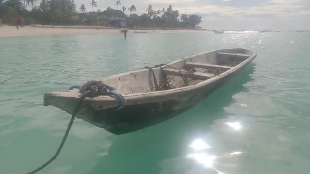 Állomány Videó Egy Hajót Mutat Óceán Partjainál Zanzibár Szigetén Tanzániában — Stock videók