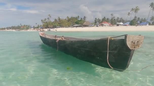 Nagranie Pokazuje Łódź Oceanie Wybrzeży Wyspy Zanzibar Tanzanii — Wideo stockowe